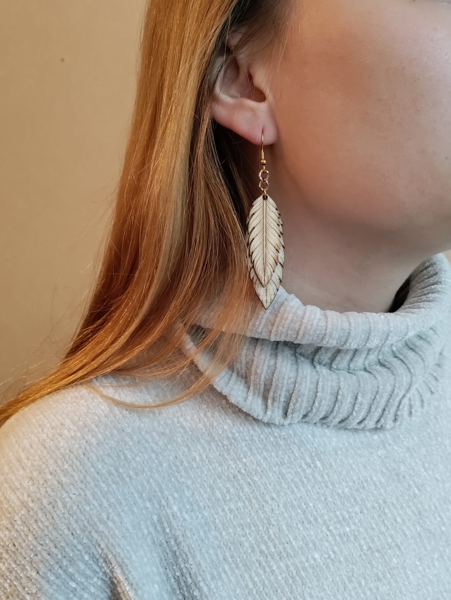Valkyra korvakoru – lehti, käsin viimeistelty puukoru